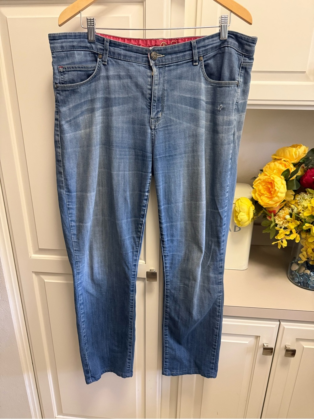 CJ Johnson Women's Straight Leg Jeans in Light Blue Wash